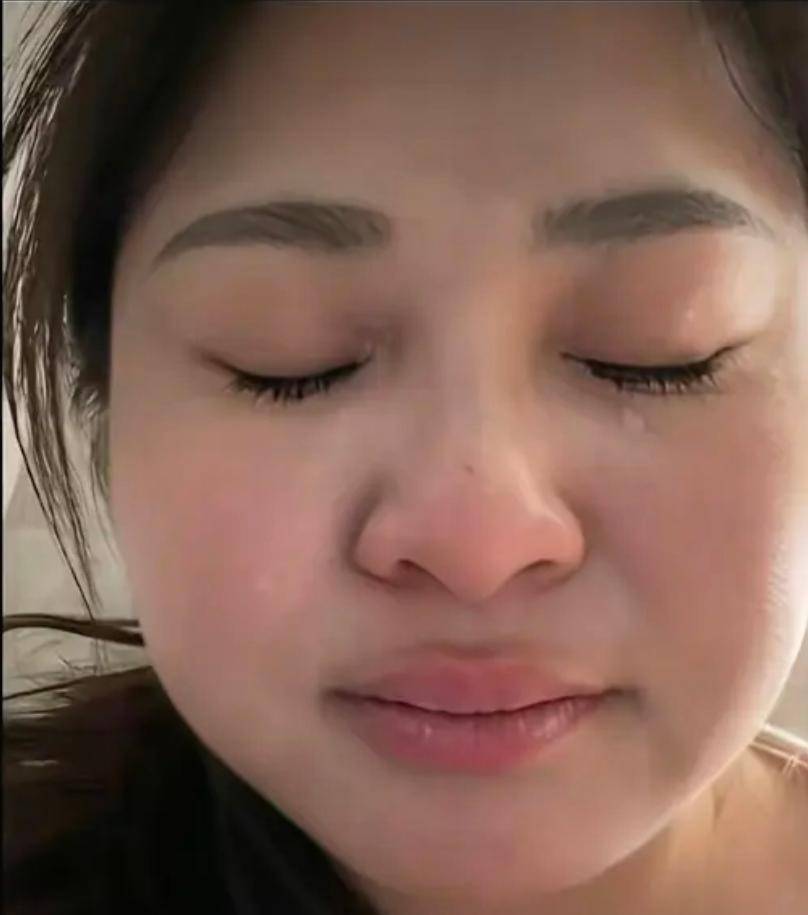 阿爆私密账号自爆太孤独哭了 网友：阿爆1分钟视频24万，还建了个大别墅！