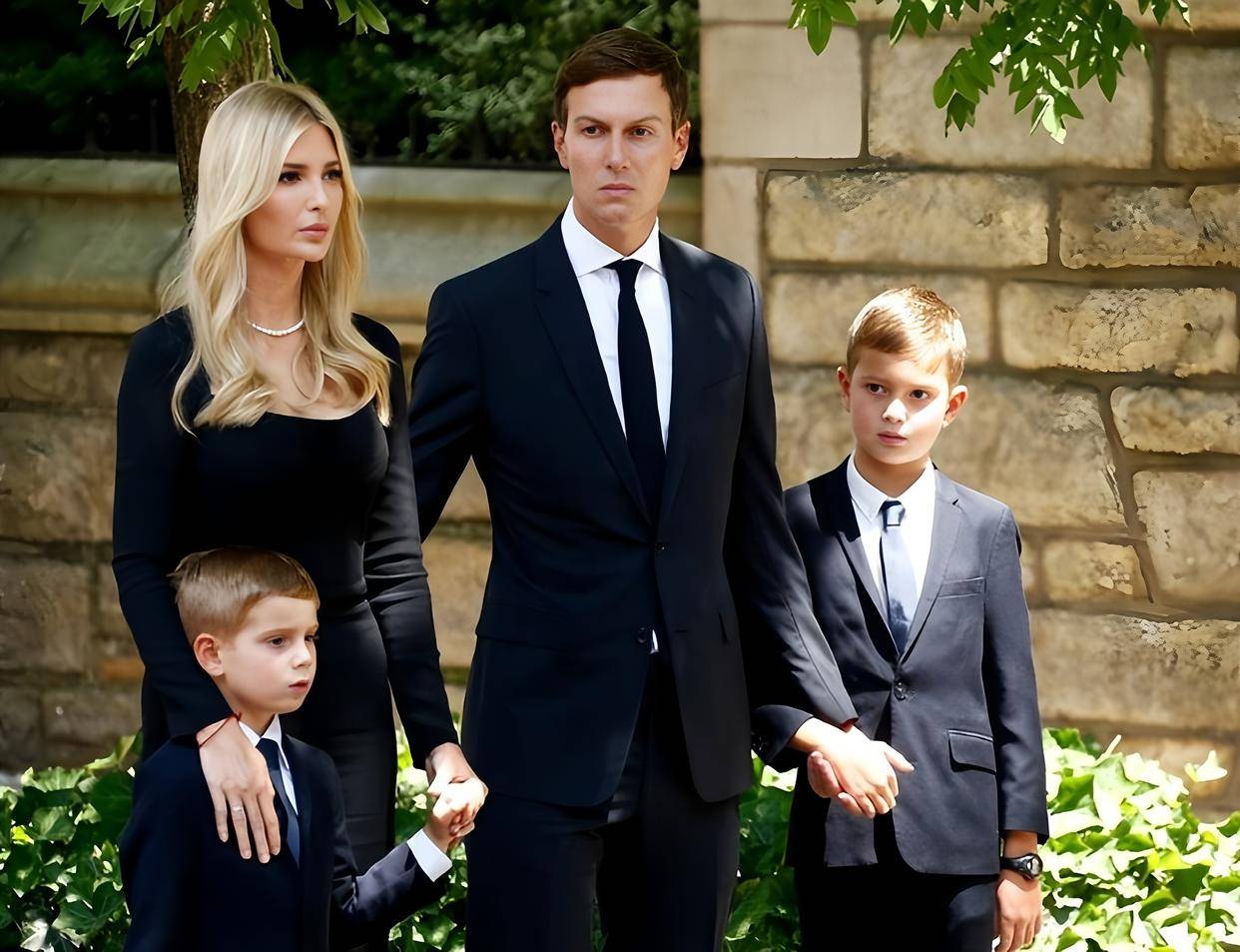 伊万卡为丈夫庆生引关注，黑色丝袜造型醒目，养尊处优状态惹争议！