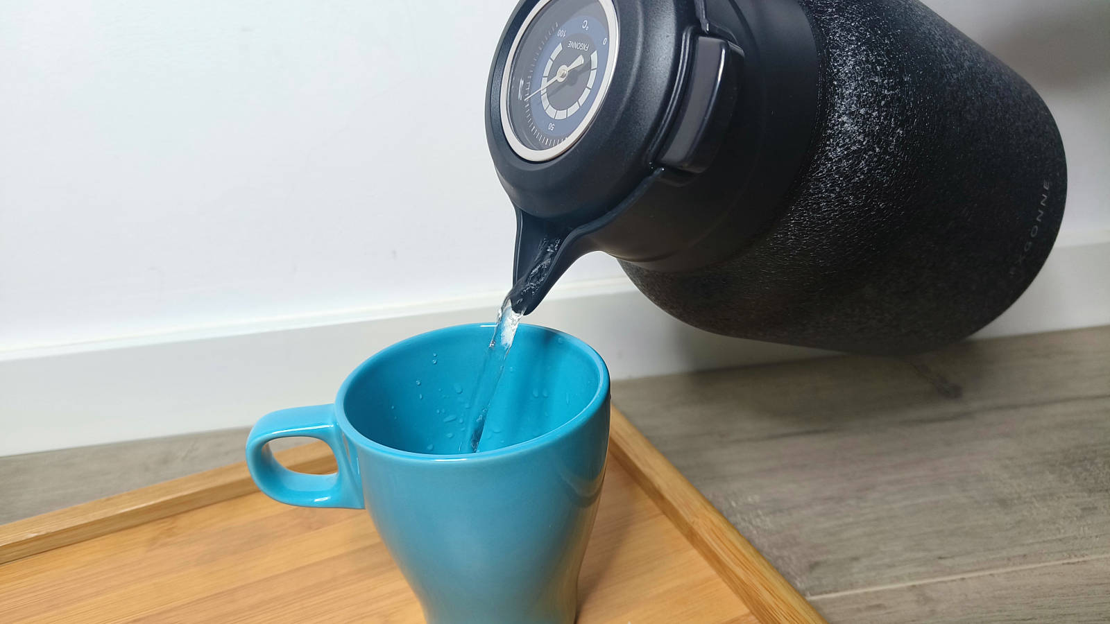 欧盟认证+8层锁温 宫菱保温壶:重新定义饮水安全!