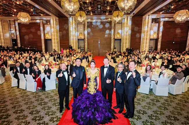 ����Ļ�����󡱵�������λŮ�����������ܼࣺ����31���紫�棬�ǹ�ʢ���֤��ҫʱ��