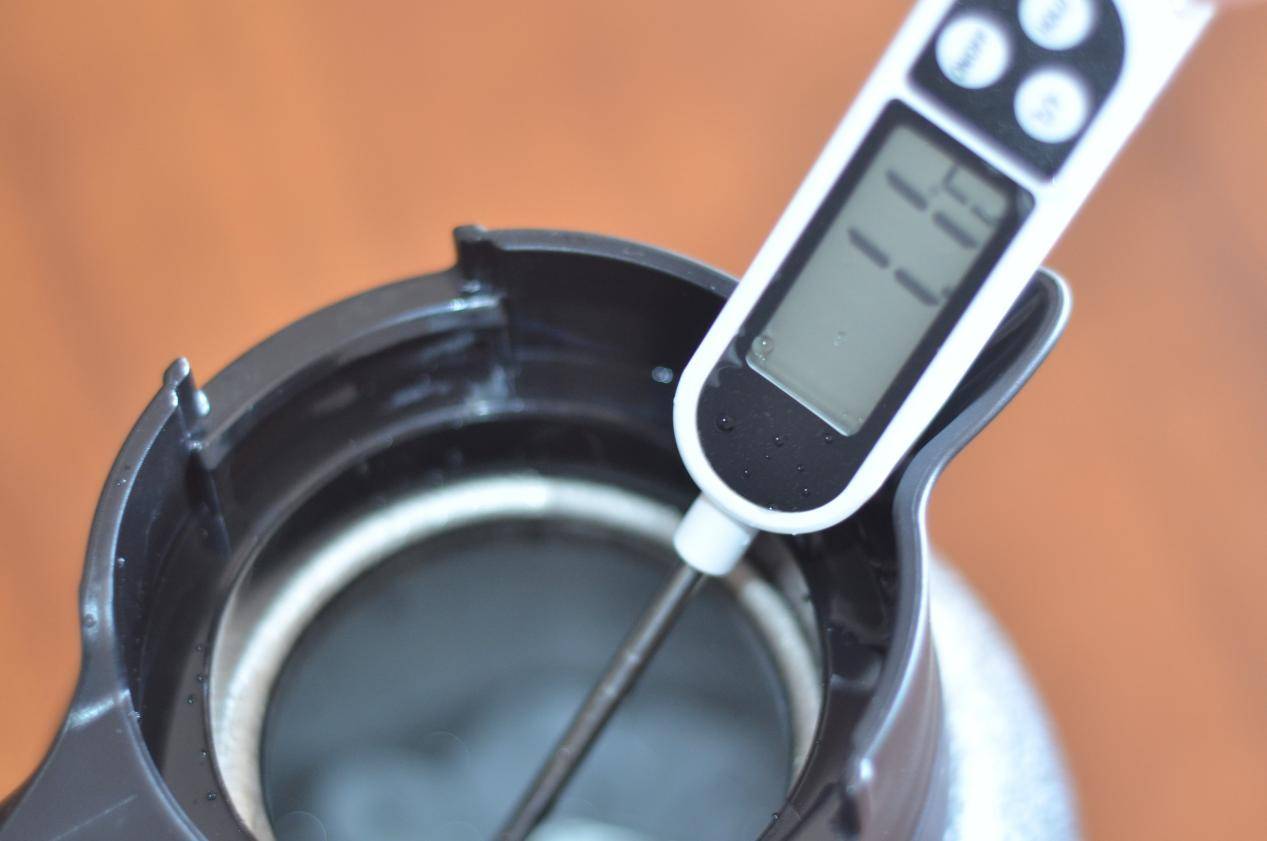 一步到位!宫菱保温壶测评:8层锁温+欧盟认证安全无毒+0胶水