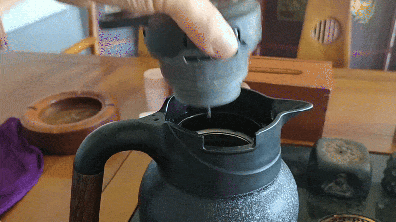 一步到位!宫菱保温壶测评:8层锁温+欧盟认证安全无毒+0胶水