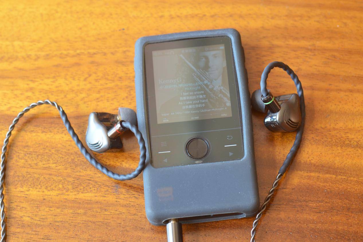 百元级西圣入耳式HiFi1有线耳机,带给你耳朵纯粹的聆听