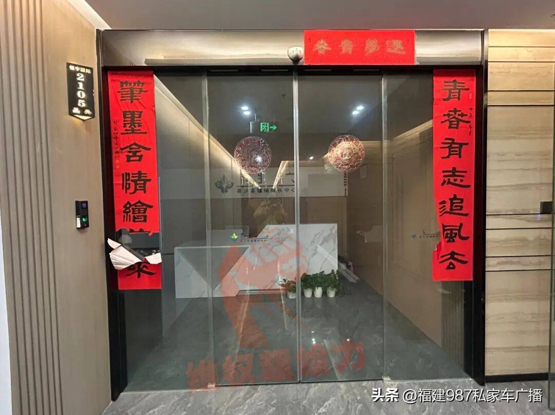 家长给孩子报名"优胜未来&quot