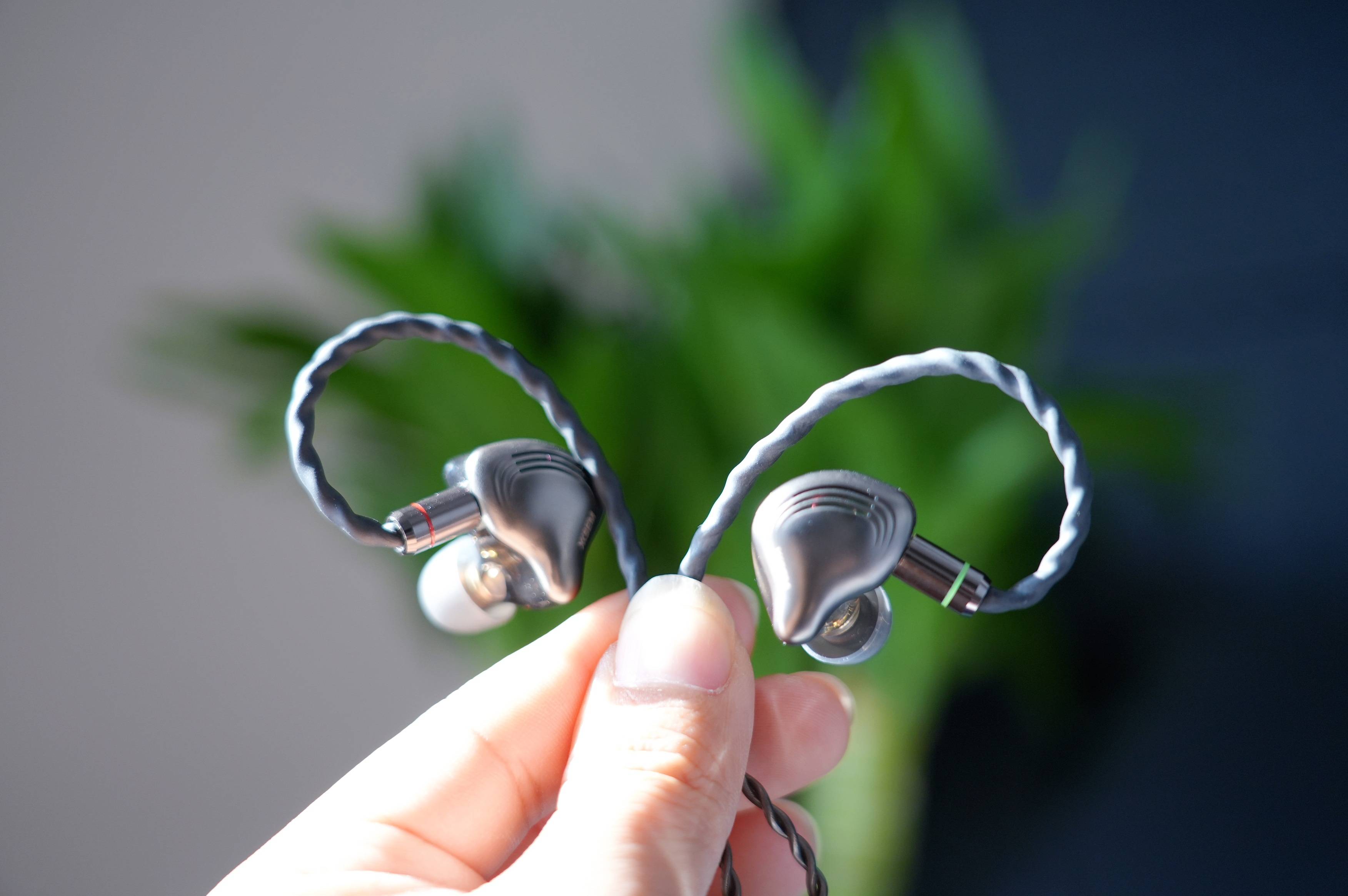 拒绝跟风无线！西圣HiFi1有线耳机：百元档竟藏着越级音质