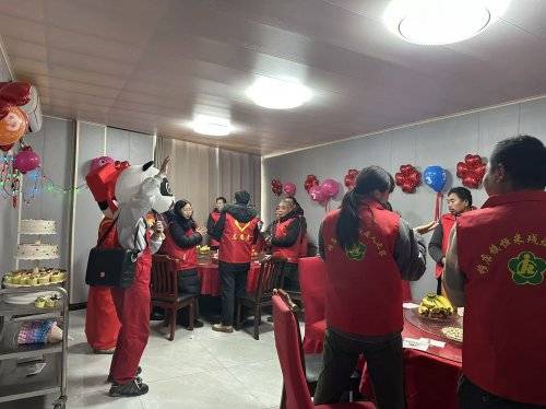 穆店镇残联开展集体过生日爱残助残活动(图1) 穆店镇残联开展集体过生日爱残助残活动(图1)