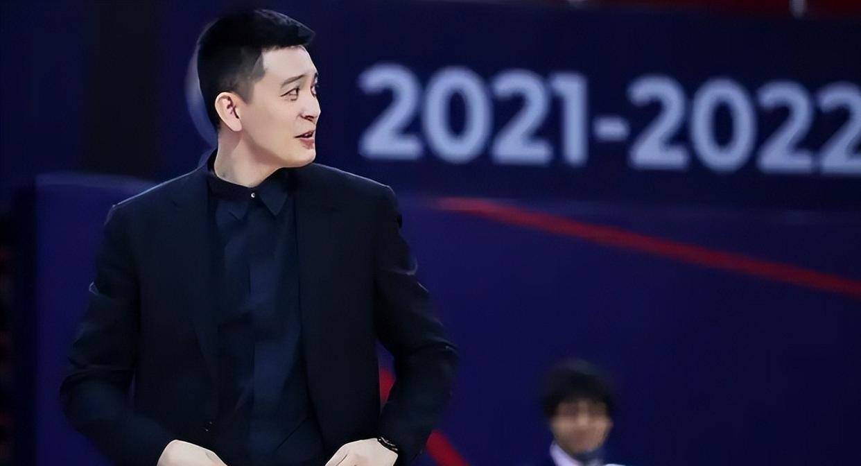 当时工作室发声明辟谣,可唐佳良转头注册微博认证"杨鸣妻子",硬核