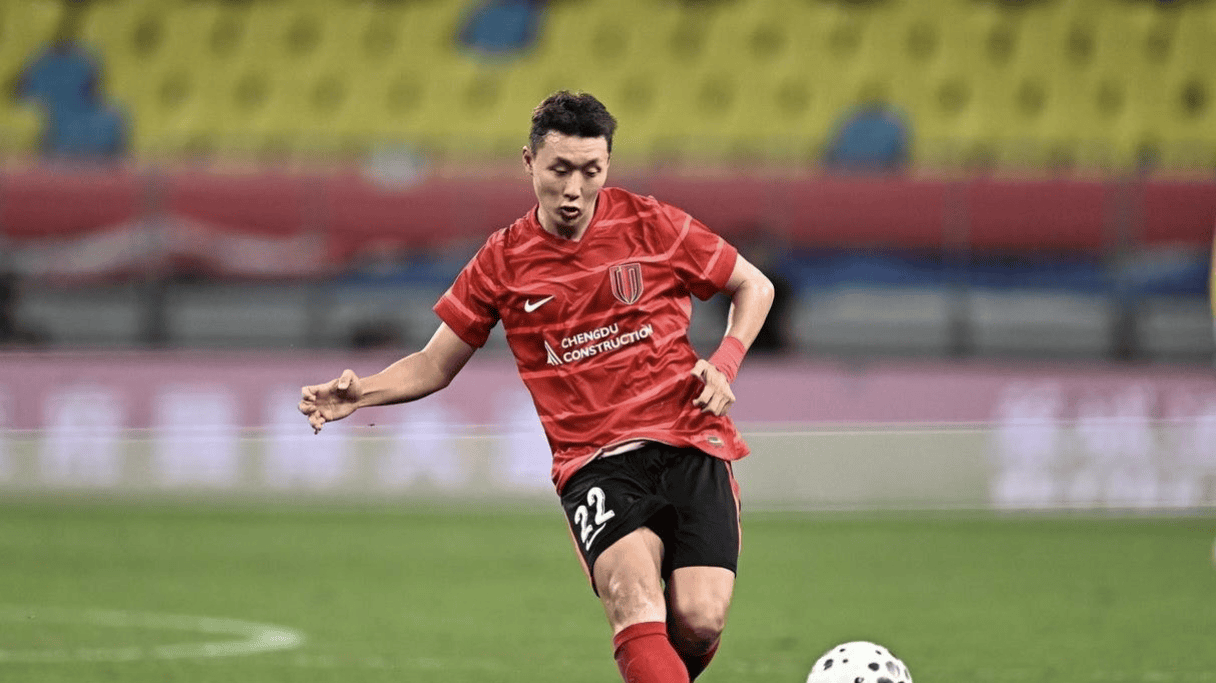 成都蓉城新外援后卫疑似曝出：俱乐部已关注他的社媒