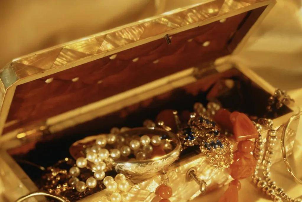 萃华珠宝：2.34亿借款逾期，资金链撑得住吗？