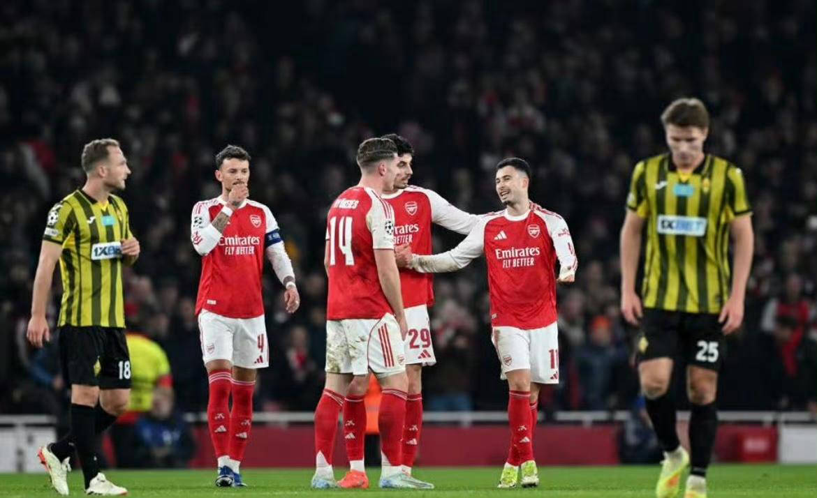 无敌!欧冠第一!夺冠热门创造历史,全胜锁定头名,曼城惊险出线