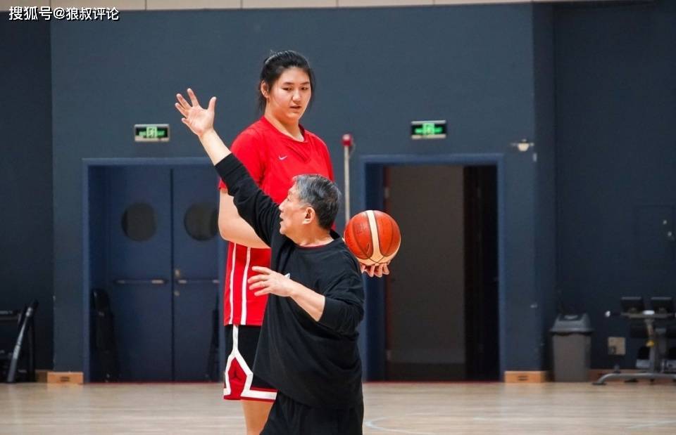 中国女篮热身赛14人名单：张子宇杨舒予领衔 王思雨回归引关注