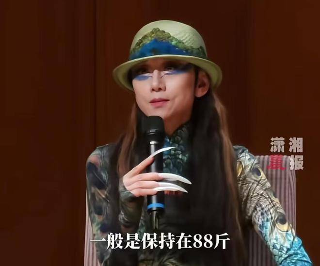 原创            杨丽萍有多狠？为舞台8点前不进食，一天只吃一顿