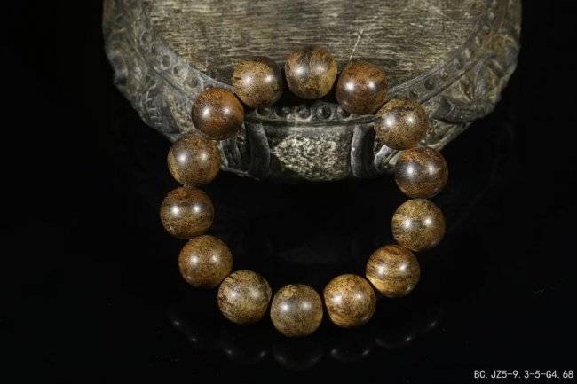 沉香木沉水吗：探寻其文化底蕴与鉴赏体验