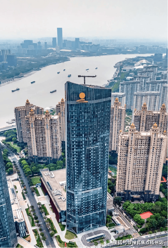 西岸天际线的钻石之光：深度解码上海阳光滨江中心