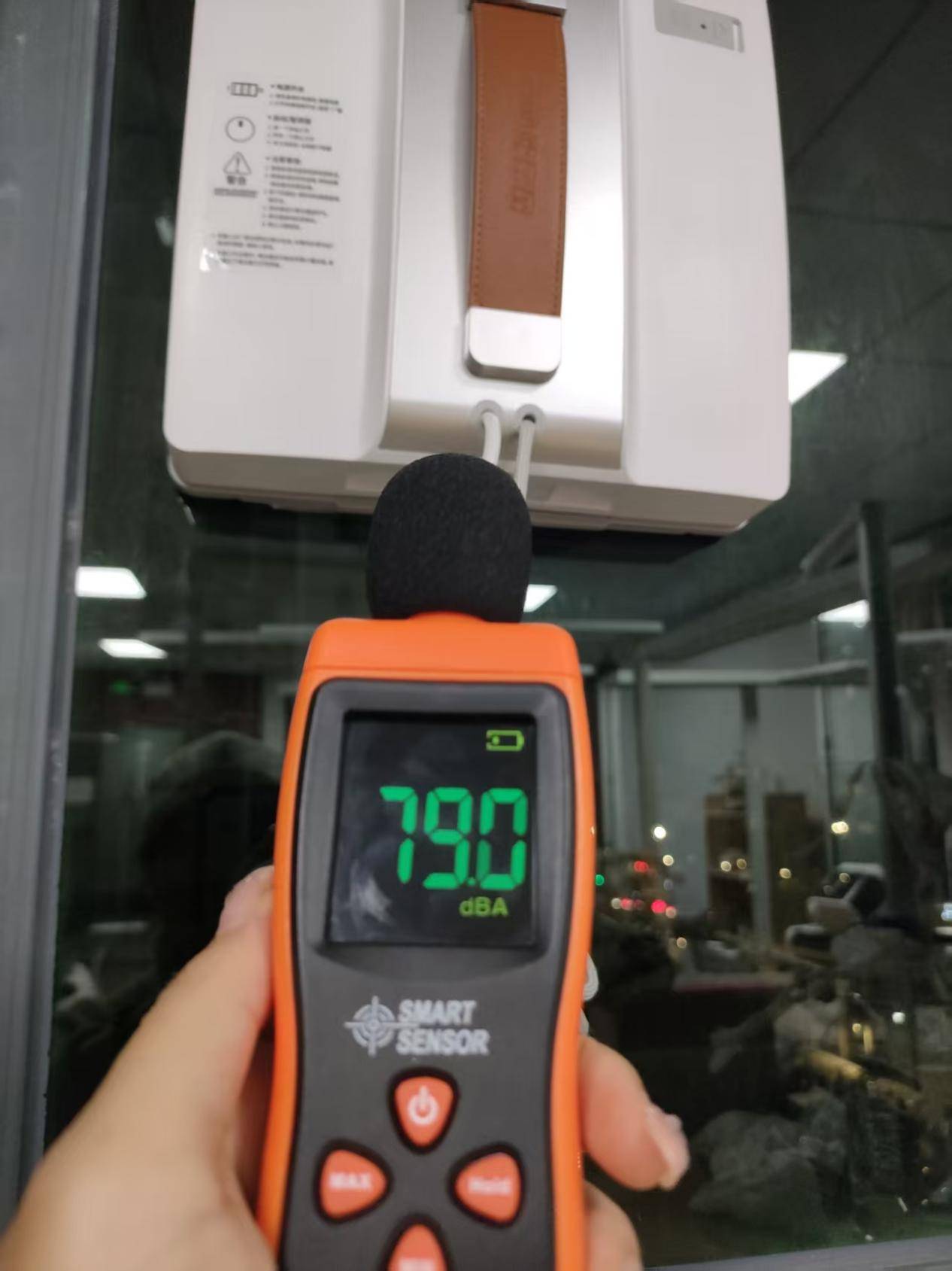 玻妞388好用吗？2026擦窗机器人横评：希亦W1、玻妞388、康佳深度对比