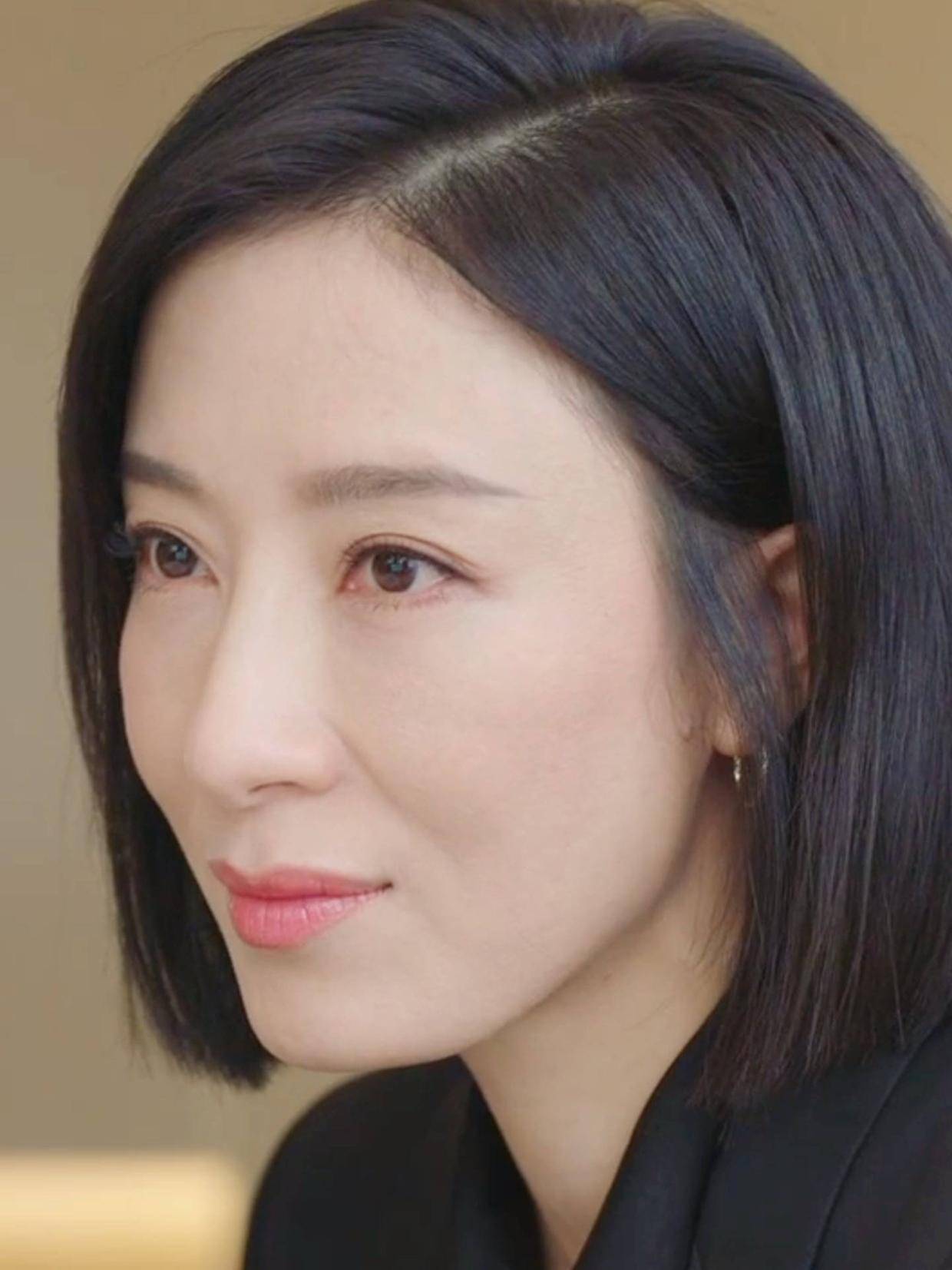 一句话替客户解围后,Moon姐顺利铲除竞争对手#黑色月光 #杨茜尧 #杨怡