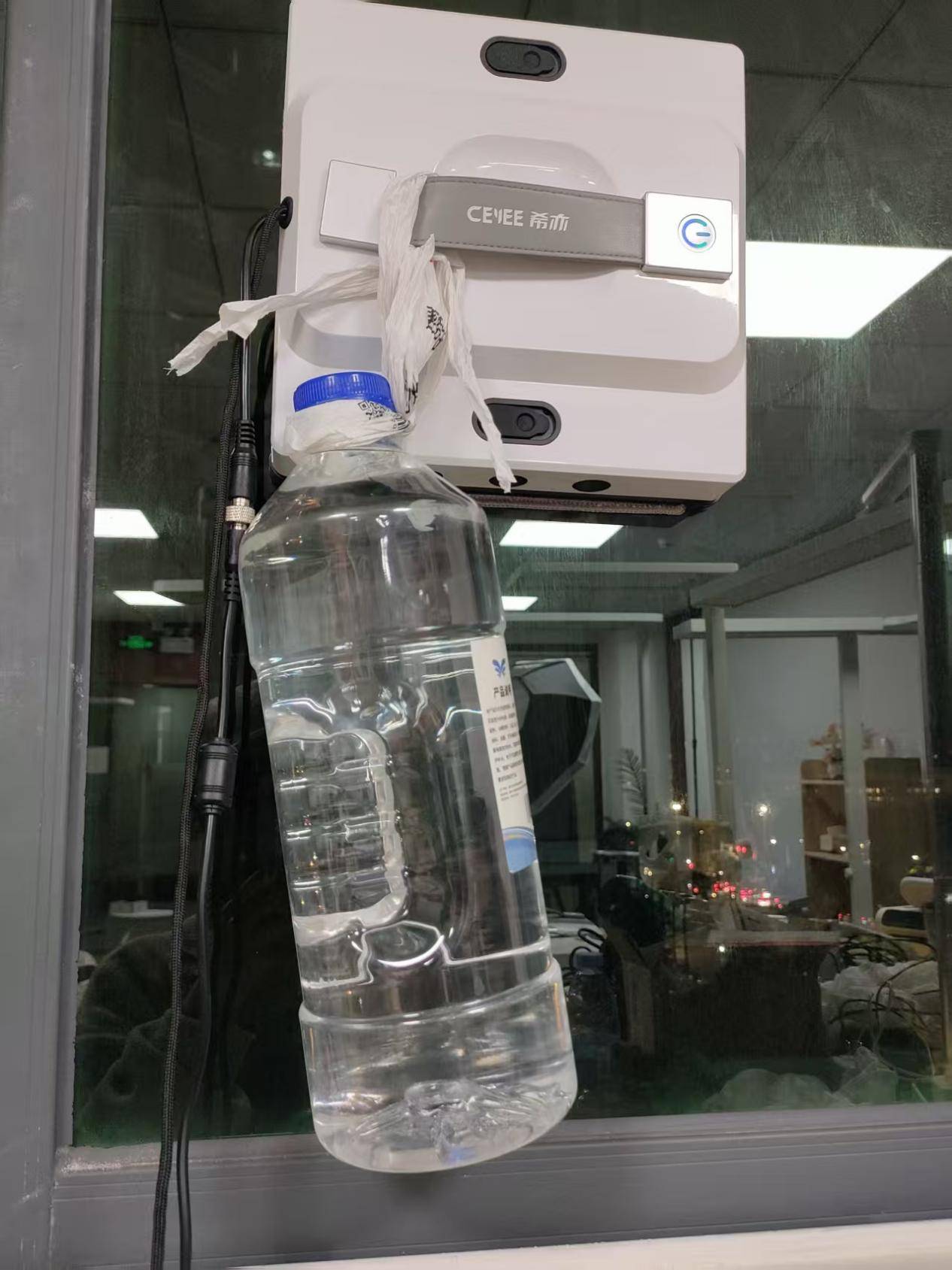 玻妞388好用吗？2026擦窗机器人横评：希亦W1、玻妞388、康佳深度对比