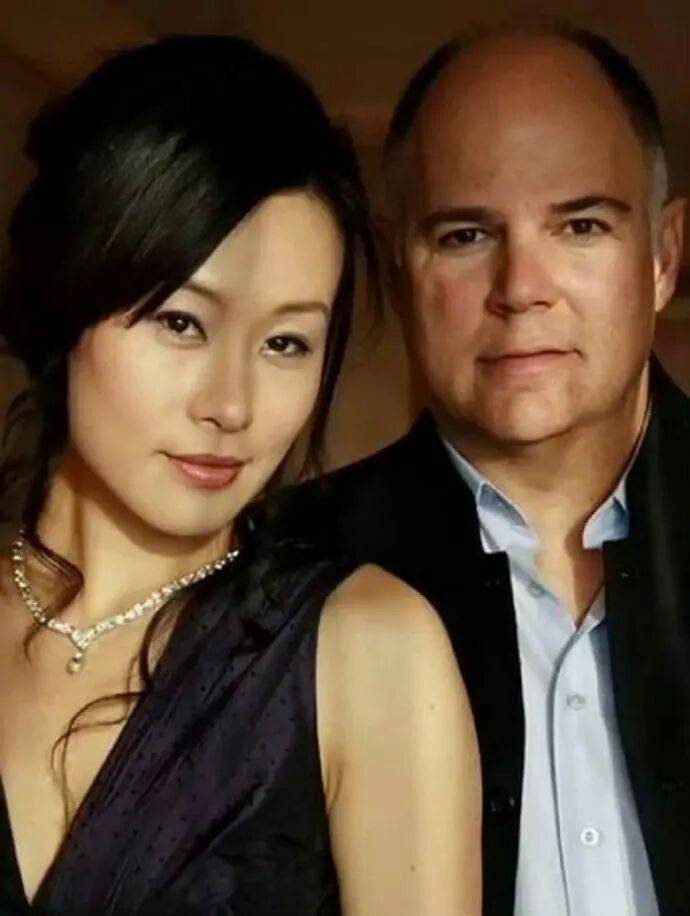 原创            邬君梅透露丈夫已病逝！她称伤痛让我更懂人性厚度