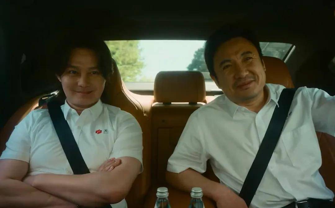 原创            春节档电影大战第二弹！《飞驰3》预售稳居第一，《镖人》票价高