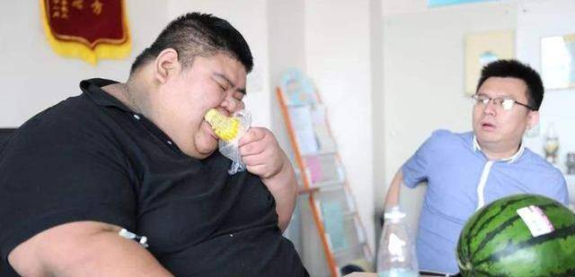 原创            中国第一胖王浩楠，体重曾高达668斤，因为爱情一年瘦了400斤