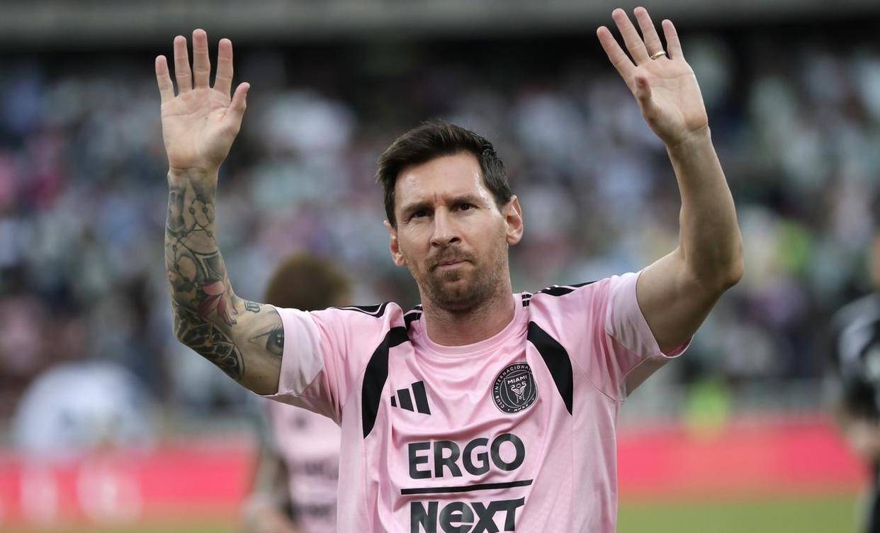 ميسي "نظامًا تكتيكيًا متحركًا