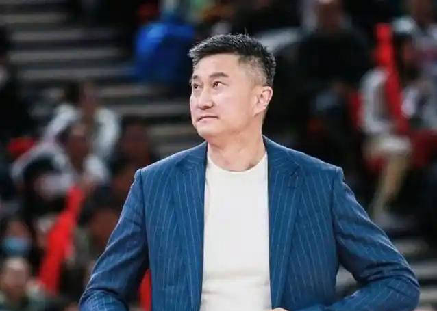 婚变传闻不断？杜锋春节去向成焦点，妻子态度透露真相