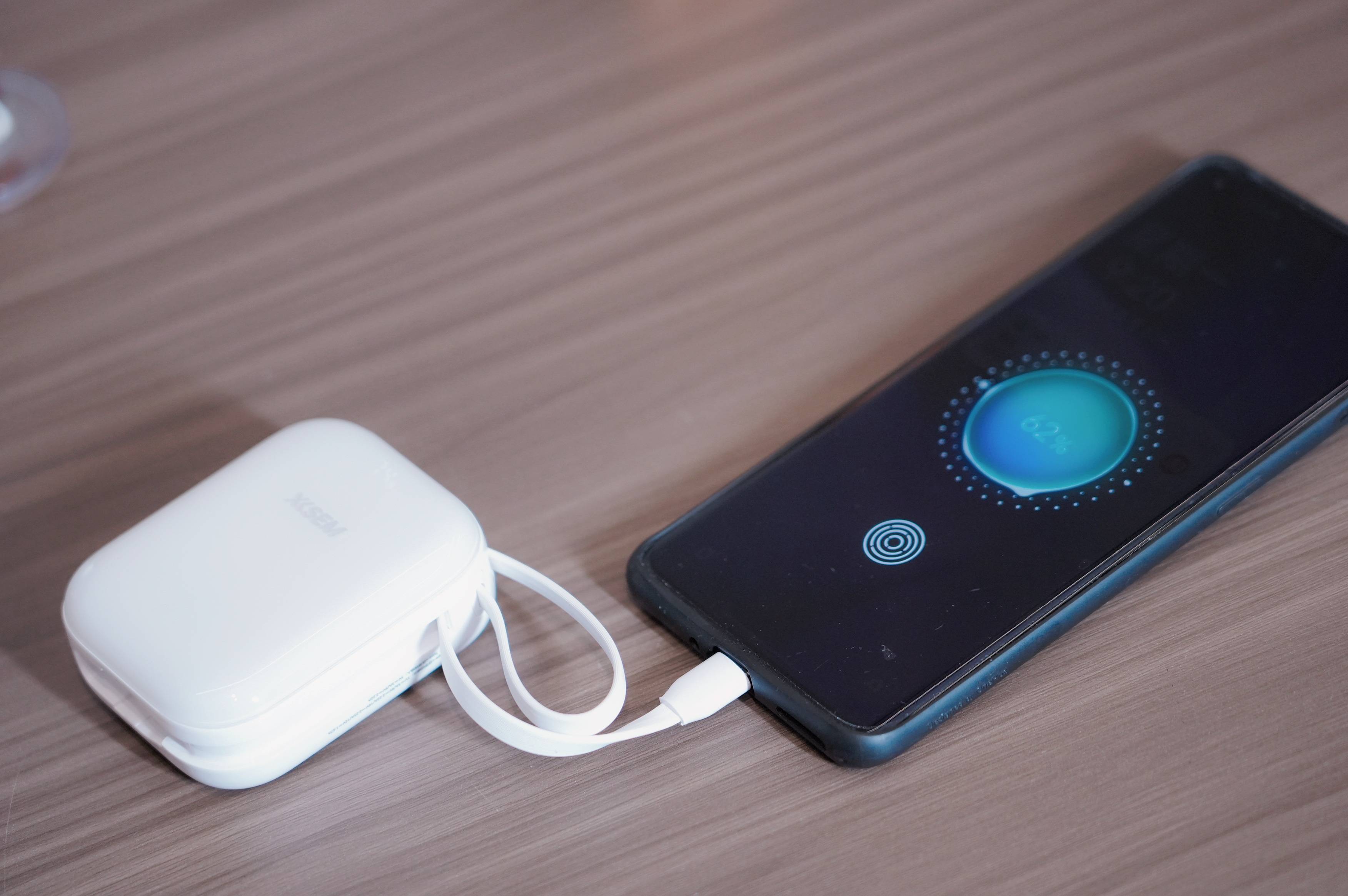 实测西圣PB-S半固态充电宝：打工人通勤封神款，小体积藏着大安心