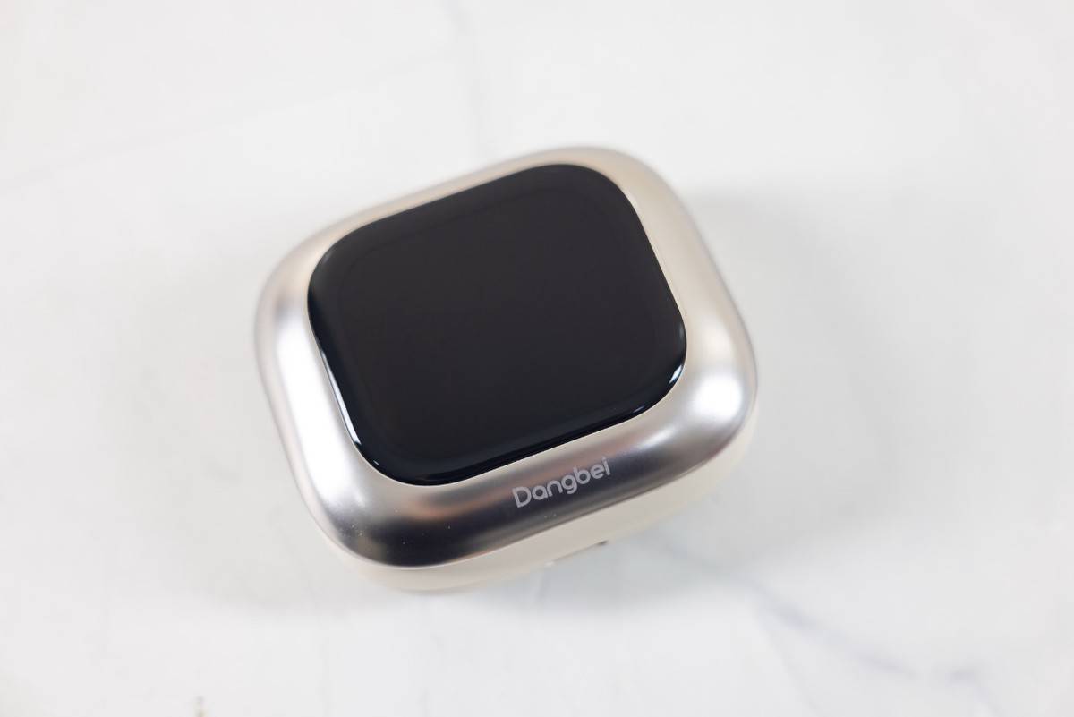 自带妙控屏,音质出色,无感佩戴,当贝Air 1耳夹式AI蓝牙耳机体验