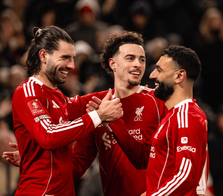 半场射门数2比12,利物浦创11年最差纪录,球迷:中场就该解雇斯洛特