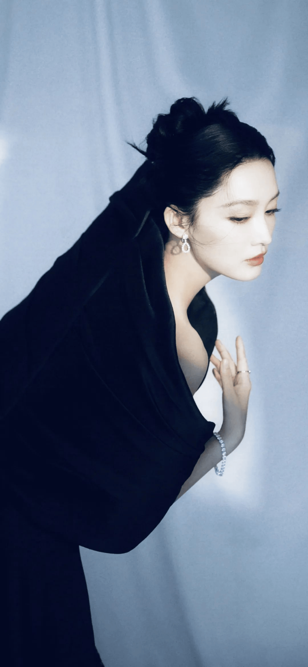 美女写真 | 李沁，肤白貌美，性感迷人