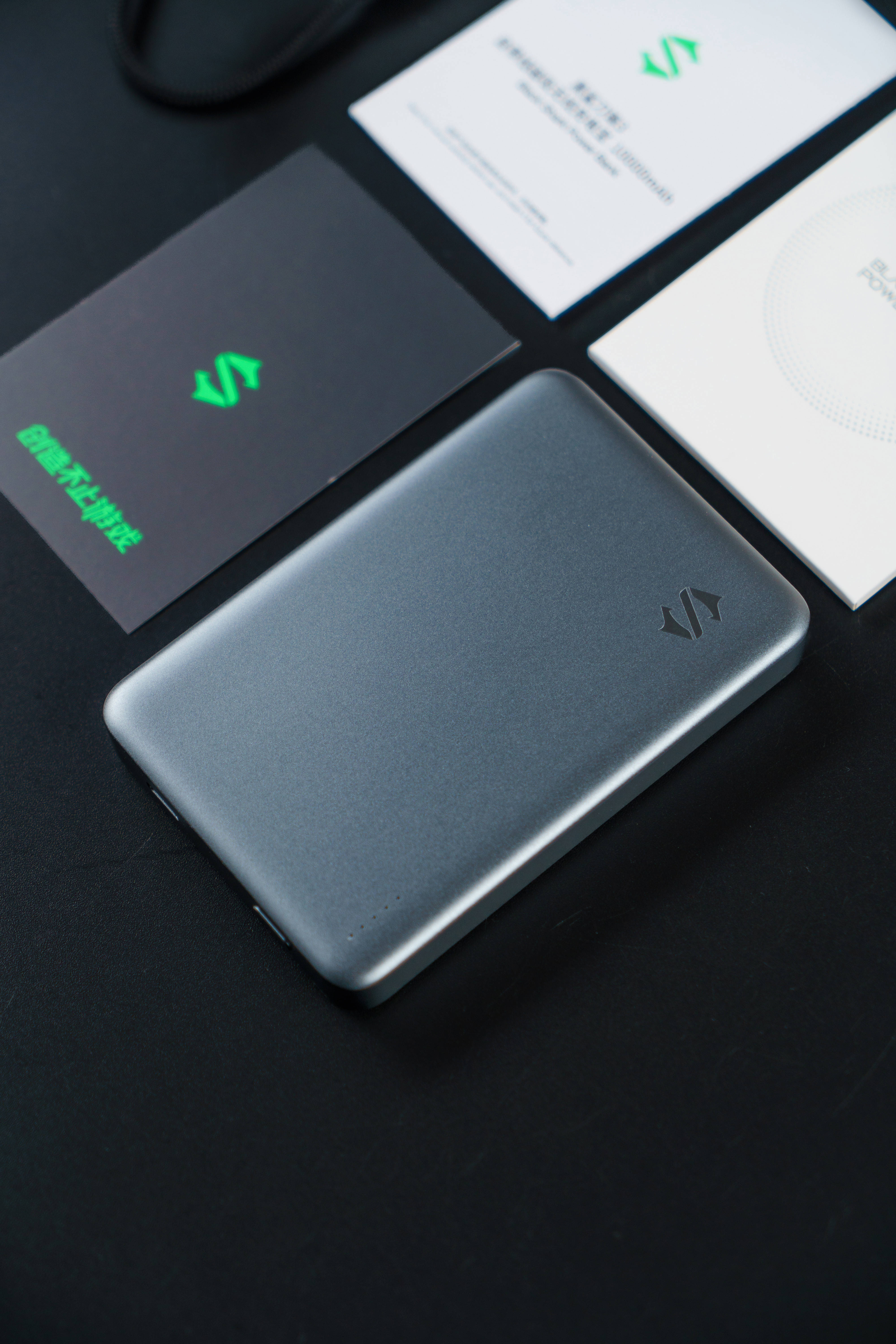 真15W无线快充的黑鲨刀锋3自带线磁吸充电宝体验分享