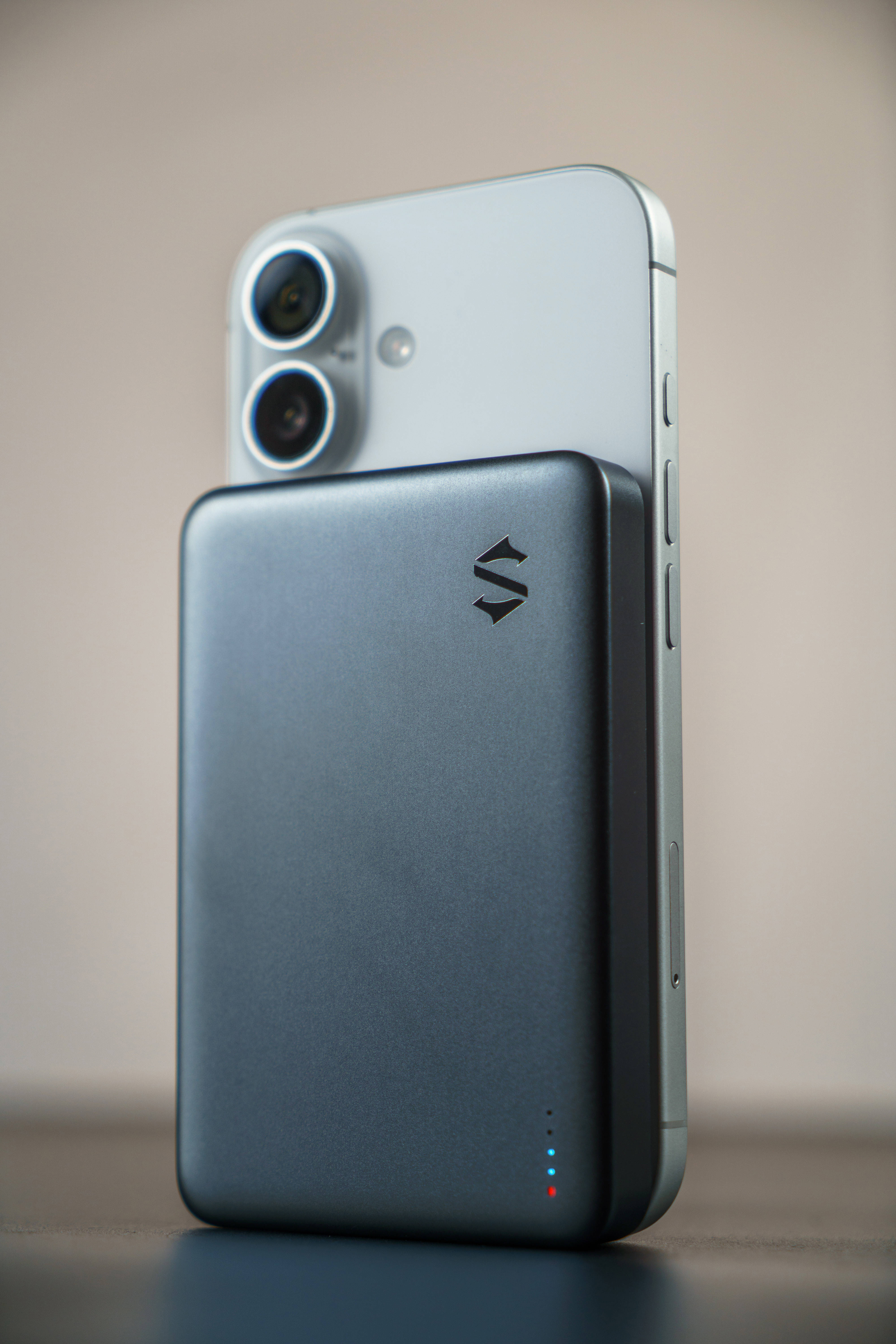 真15W无线快充的黑鲨刀锋3自带线磁吸充电宝体验分享