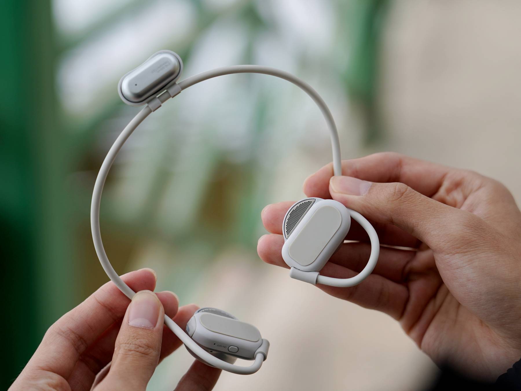 耳挂式智能音箱+可拆卸麦克风？弱水时砂SpeakFeel玩法有点多