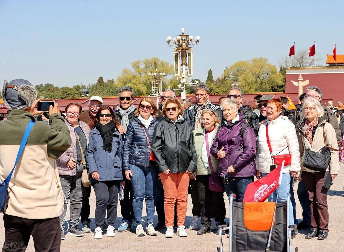 图片[13]-大量外国人涌入中国！钻小巷逛菜场，免签后体验式旅游爆火 -华闻时空