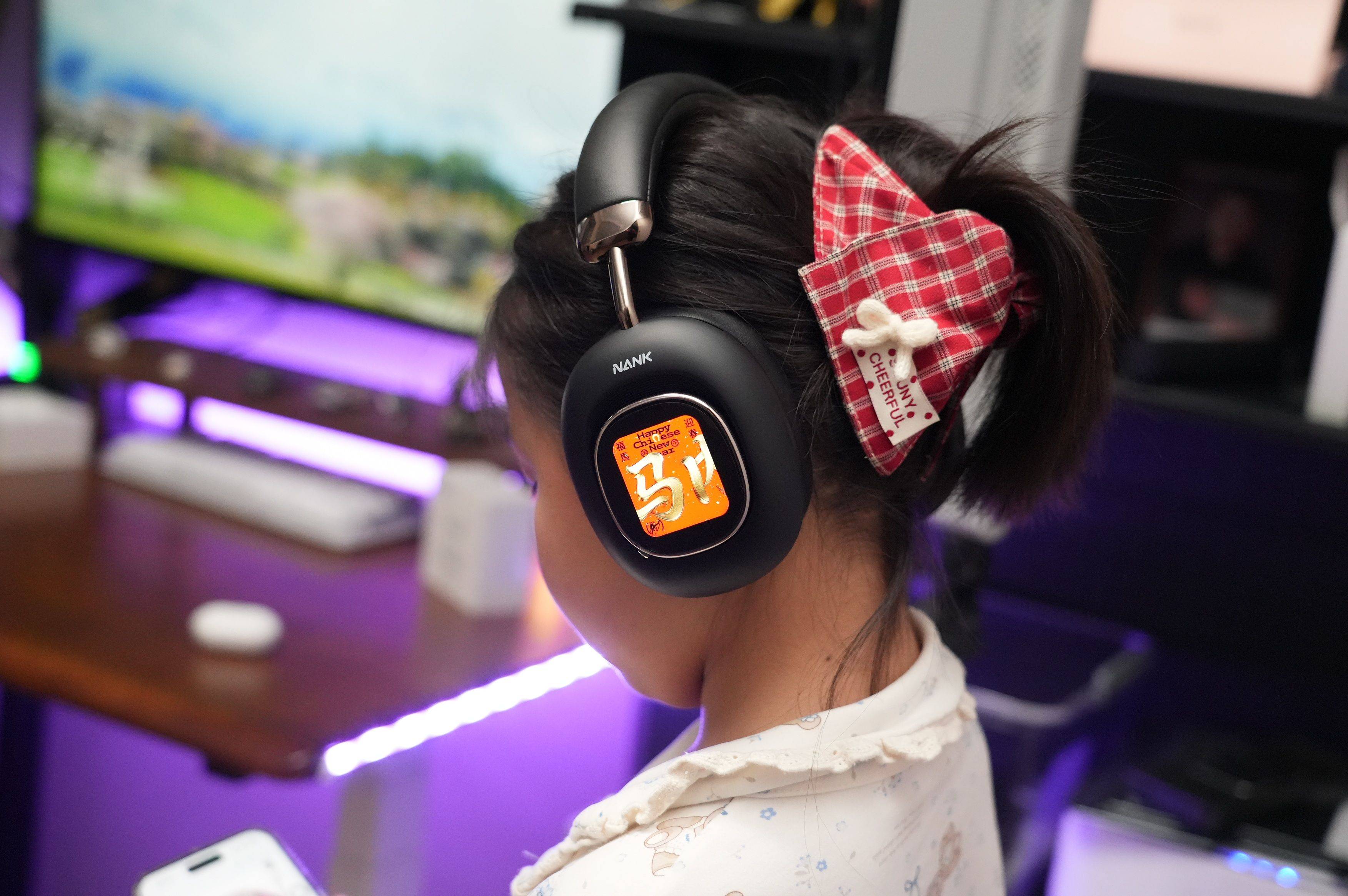 头戴耳机新卷王！南卡Show实测：灵动屏+顶格音质通勤娱乐全拿捏