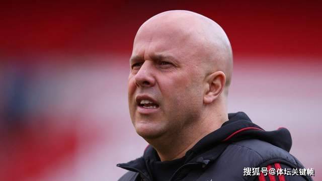 欧冠席位岌岌可危,利物浦必须立刻解雇斯洛特!阿隆索是唯一救星