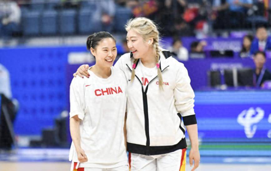 女篮险被逆转，短板曝光，宫鲁鸣布局再遭质疑，李梦回归呼声高