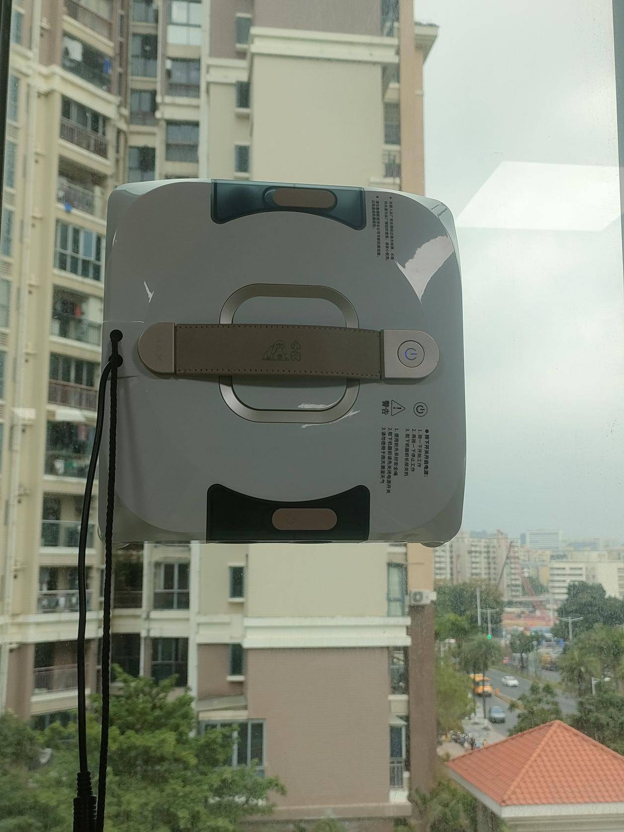 擦窗机器人横评：玻妞388好用吗？希亦W1、小狗W7百元到千元级实测对比