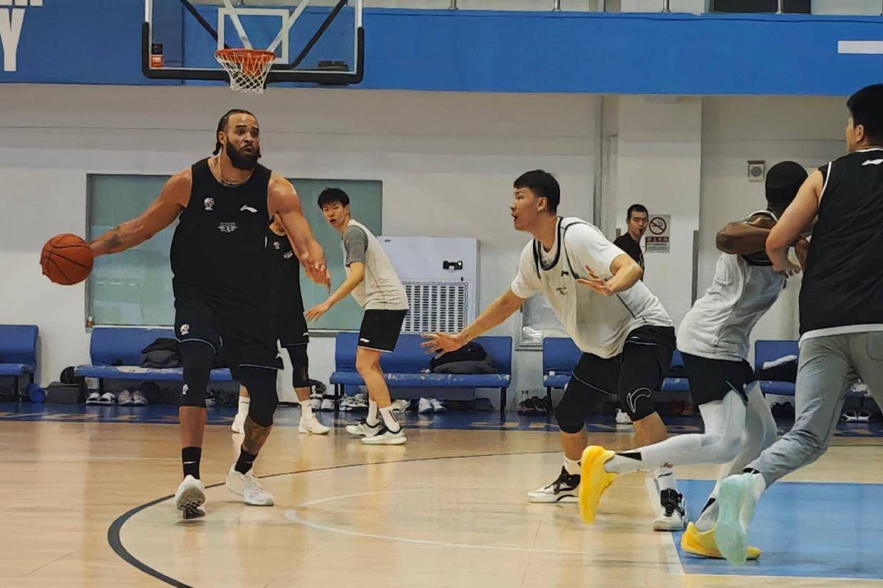 许利民：麦基是非常聪明的球员 融入比预想效果要好