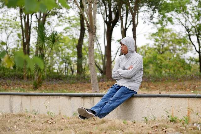 在阳光与舒适间划一道优雅边界：北归线 TROPIC NORTH 防晒衣