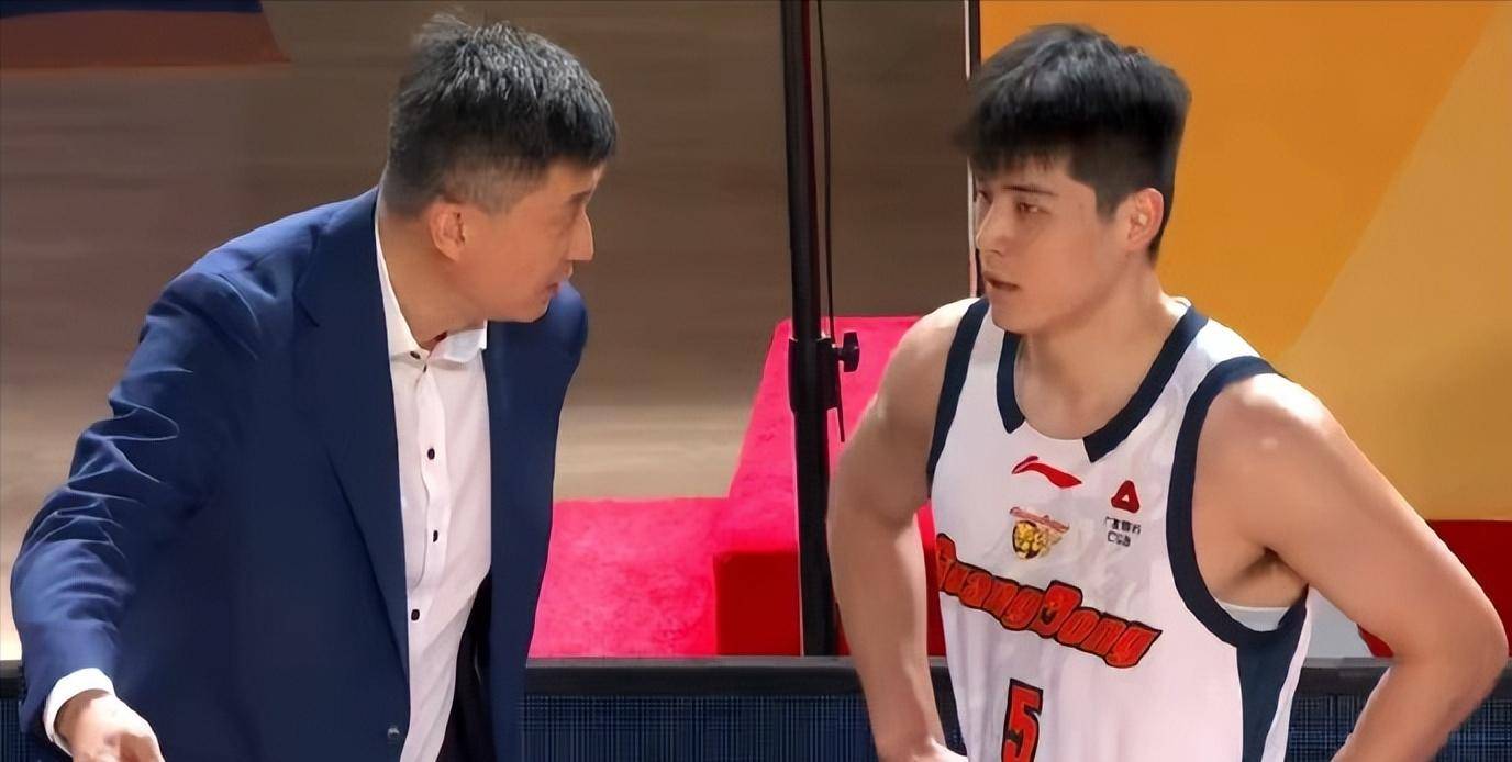 广东不敌新疆!杜锋用人引争议,数据一览谁是最大败笔,非胡明轩