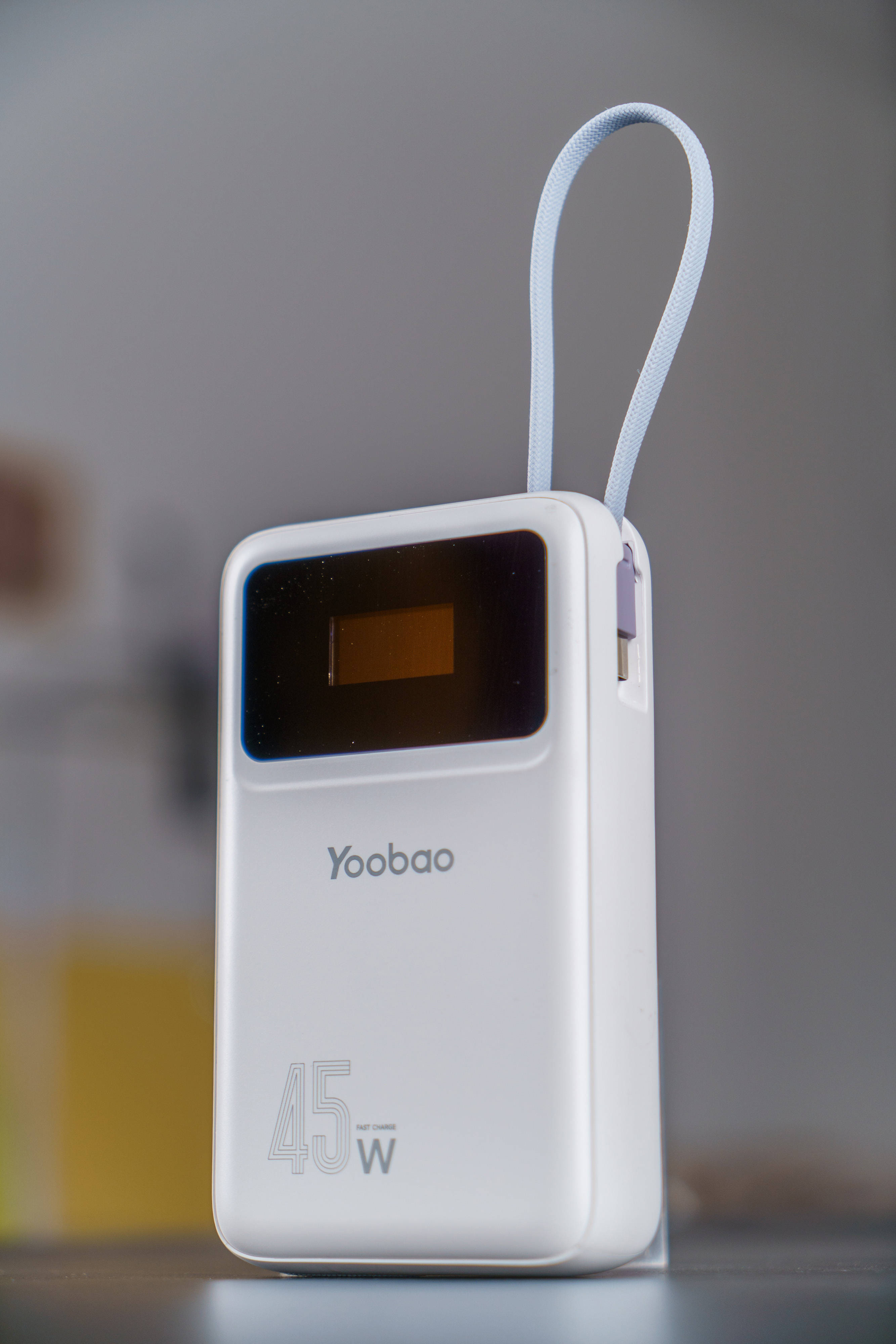 不到2.3张就能买到屏显大容量充电宝你敢信？羽博自带双线充电宝分享