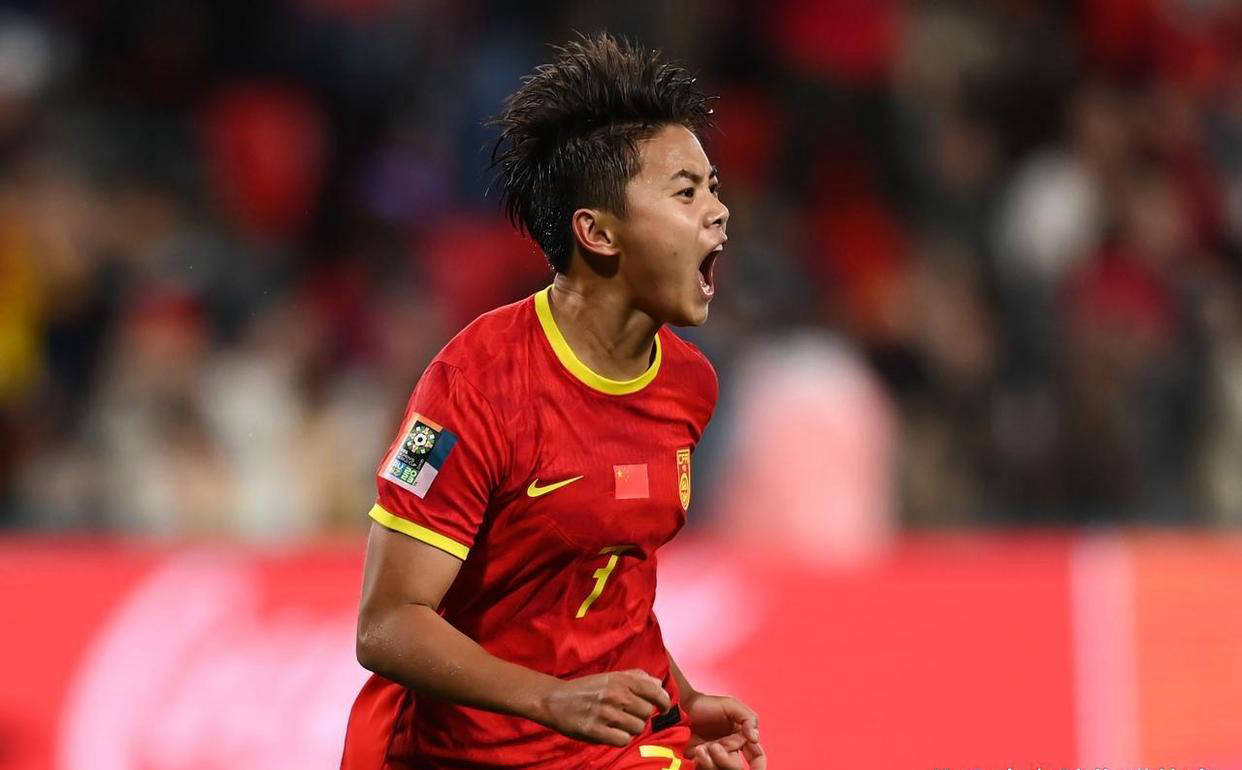 2-0获胜背后中国女足付出惨重代价，王霜停赛成晋级最大隐忧 