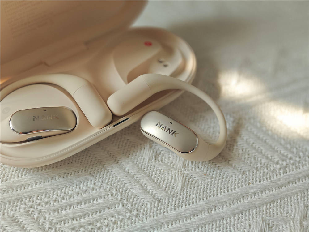 南卡OE Wing：轻若无感+AI助理，打造不一样的开放式耳机