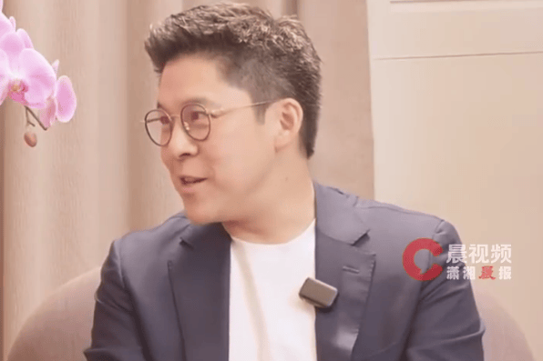 霍启刚揭秘拒当港姐评委内幕：母亲朱玲玲怕被比较颜值