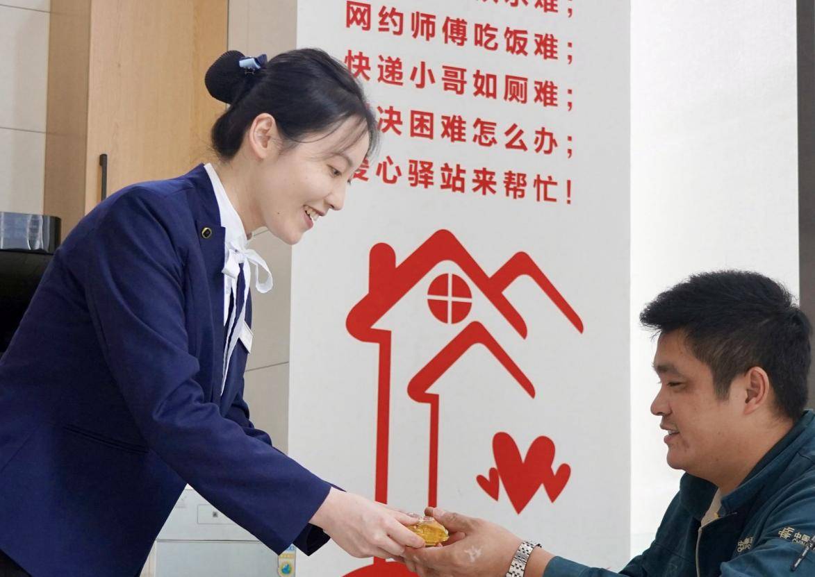 沟通你我、服务万家丨党建引领聚合力志愿微光暖人心