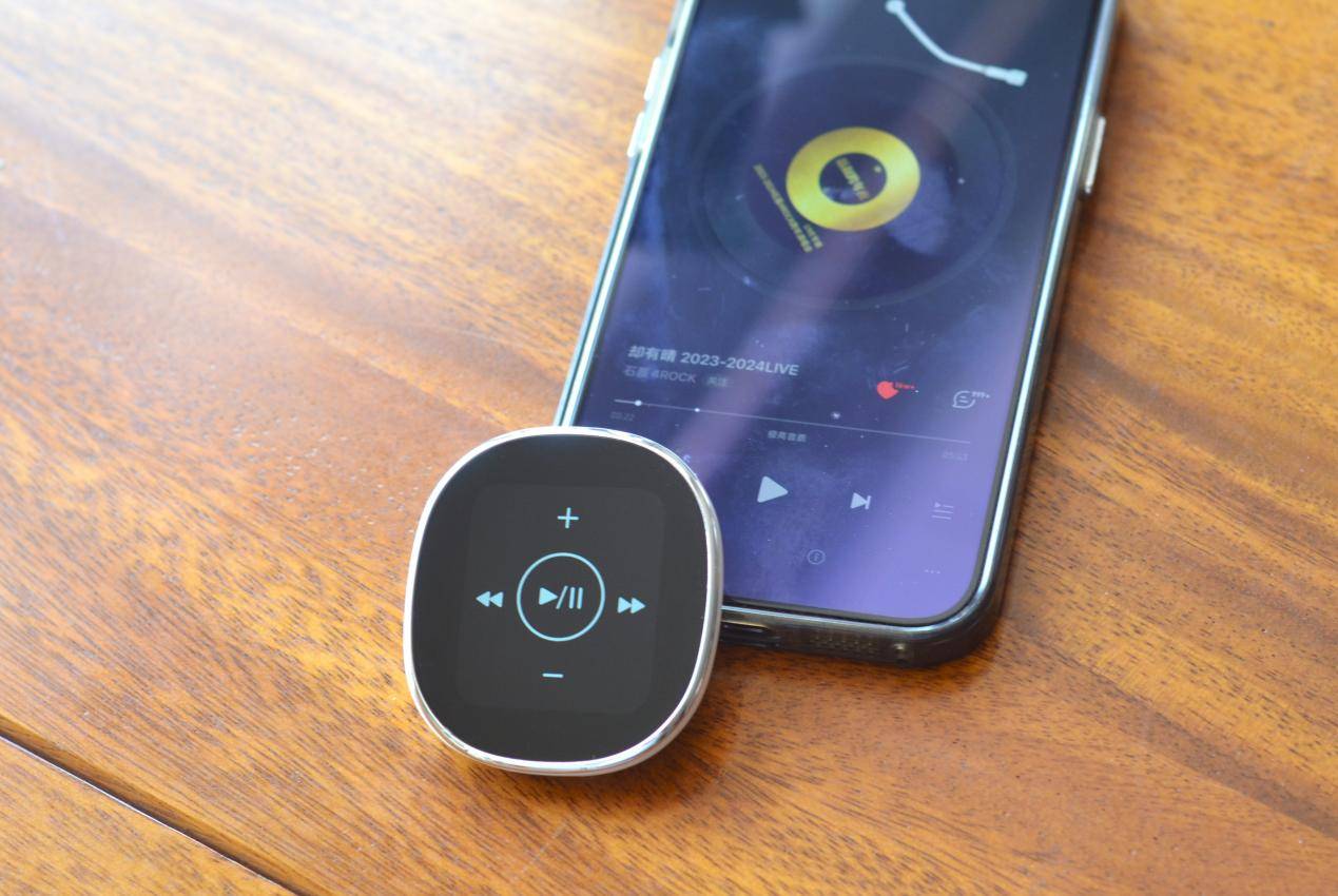 HiFi音质、智能交互灵动屏、AI智能，南卡SHOW头戴式耳机体验感拉满