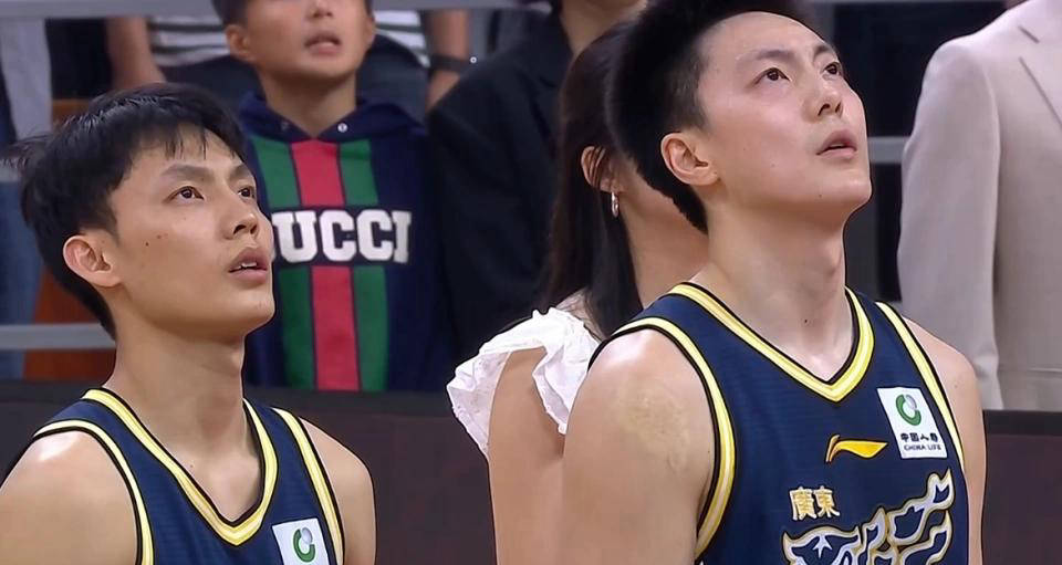 广东男篮迎战实力稍逊江苏，徐杰胡明轩双星闪耀引爆全场