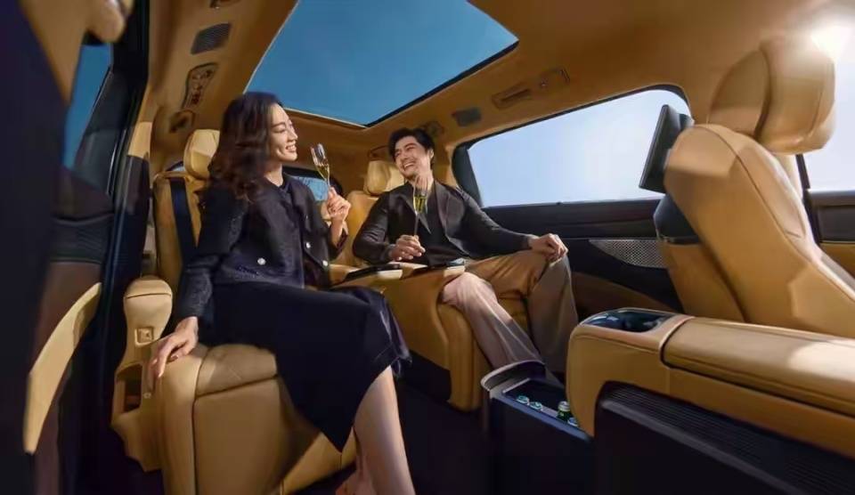 续航破800km,充电只要9分钟!这台国产MPV终于把合资品牌最后一块遮羞布扯掉了