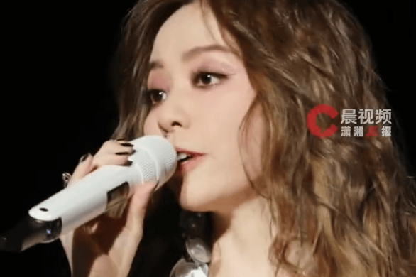 张靓颖广州演唱会自曝“做脸”过度，笑称自己成“不笑女”